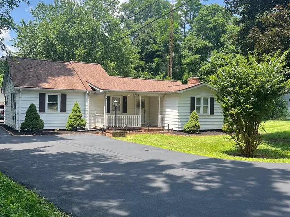 1595 Rock Cliff Dr, Martinsburg, WV 25401