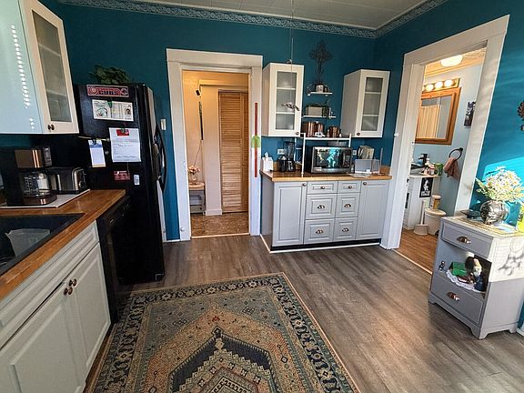 3rd image of 304 Avenue D