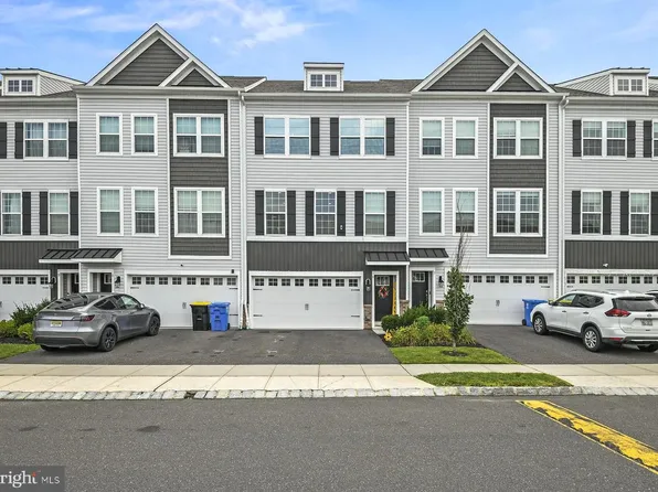 9 Autumn Ct, Medford, NJ 08055