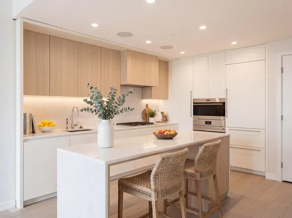 7418 Paulson St #409, Vancouver, BC V6P 0K2