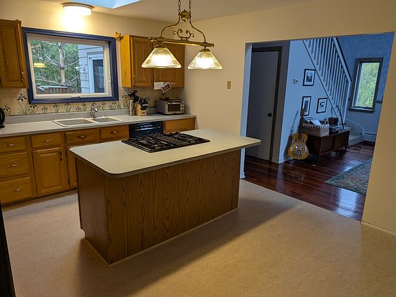 Kitchen connection into great room