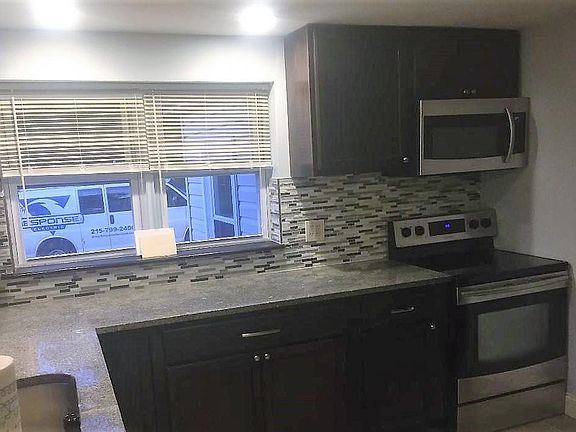 3rd image of 194 Loomis Ave