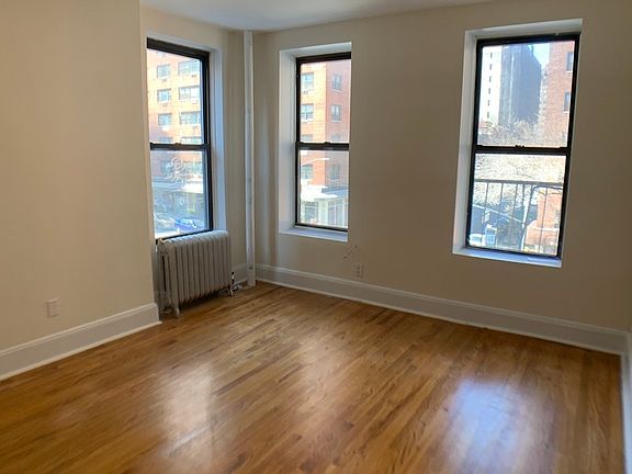 3rd image of 201 E 73rd St APT 4