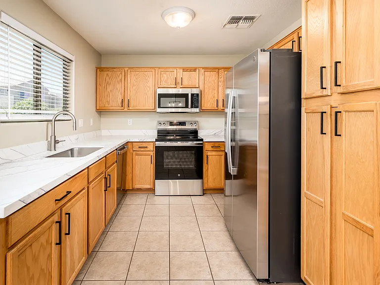 17429 W Watson Ln — Photo 5