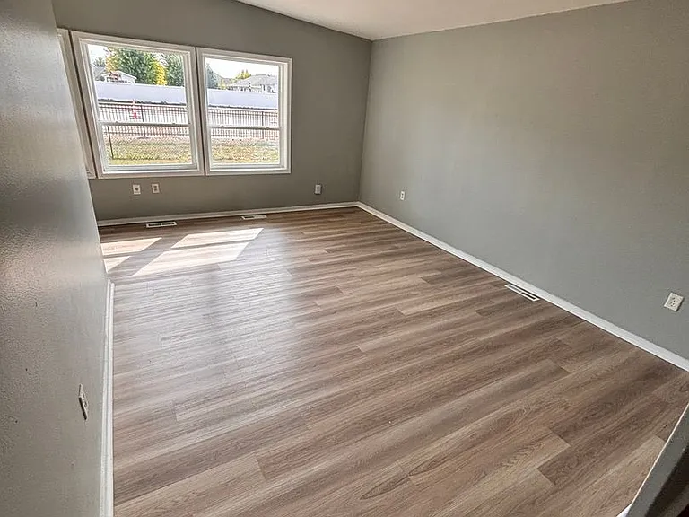 1304 Vandenberg Cir — Photo 9