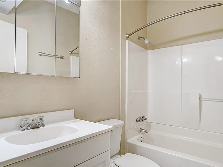 2408 Longview St #208 — Photo 11