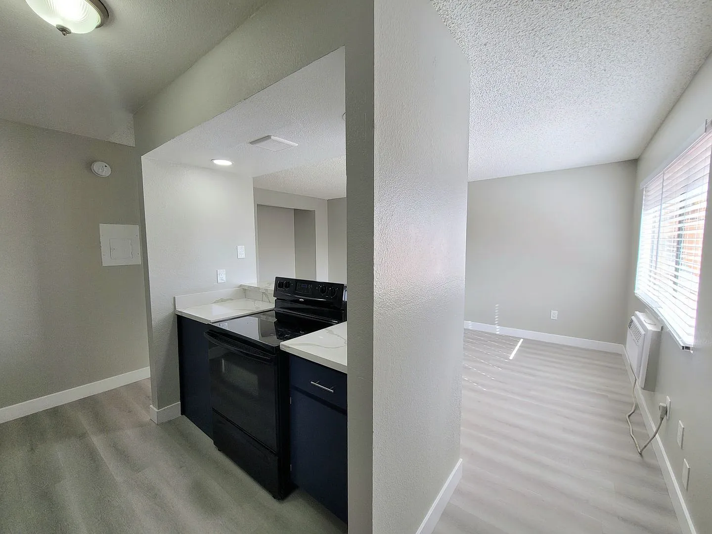 Cora Apartments — Photo 3