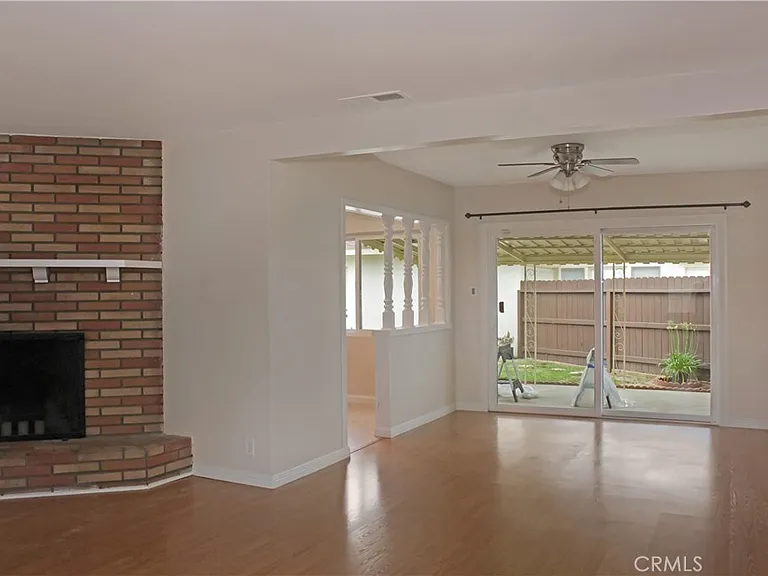 2513 Birch St — Photo 2