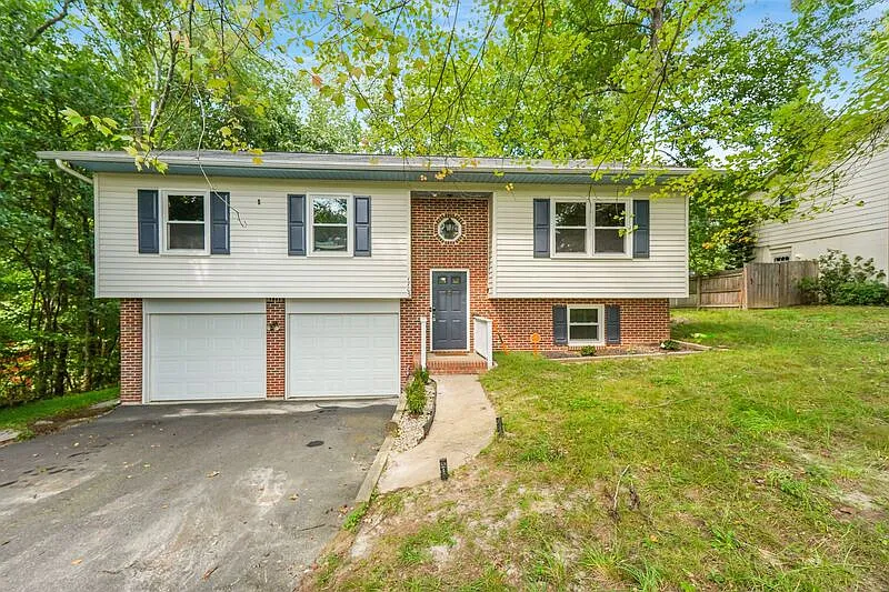 1703 Sherwood Dr