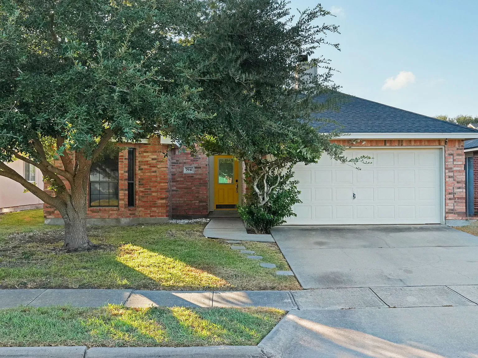 3 bed, 1427 sqft, $1,900 — Photo 1