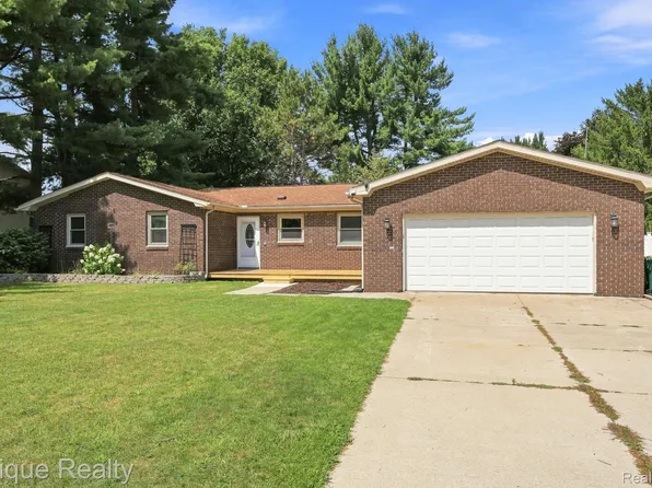 4608 Huntington Dr, Port Huron, MI 48060