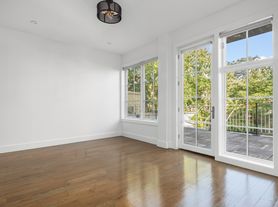 489 3rd Ave
