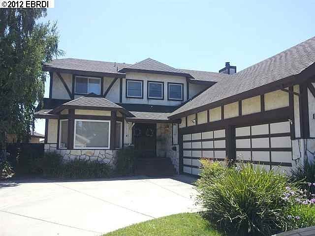 1st image of 9 W Lake Ct