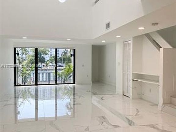4th image of 316 Poinciana Dr #808