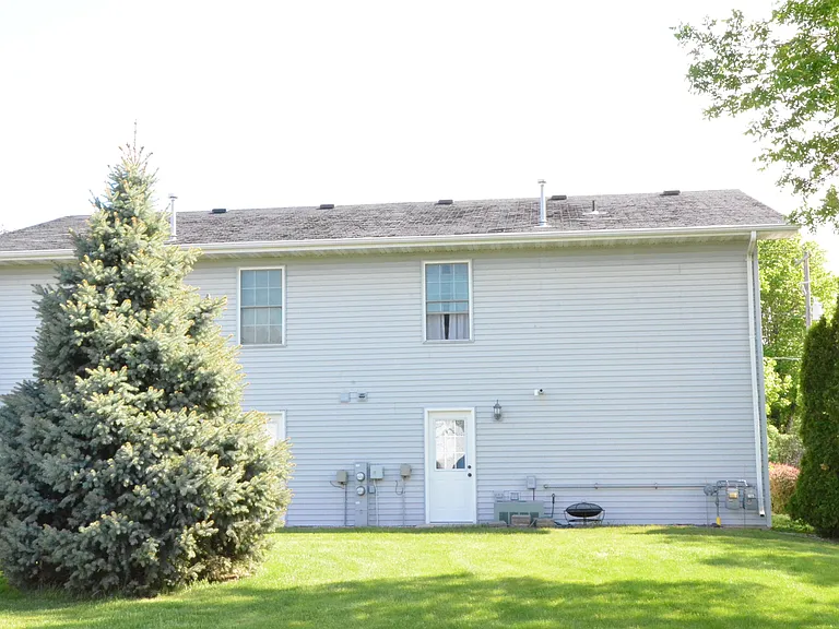 607-609 Nicolet Ave — Photo 3