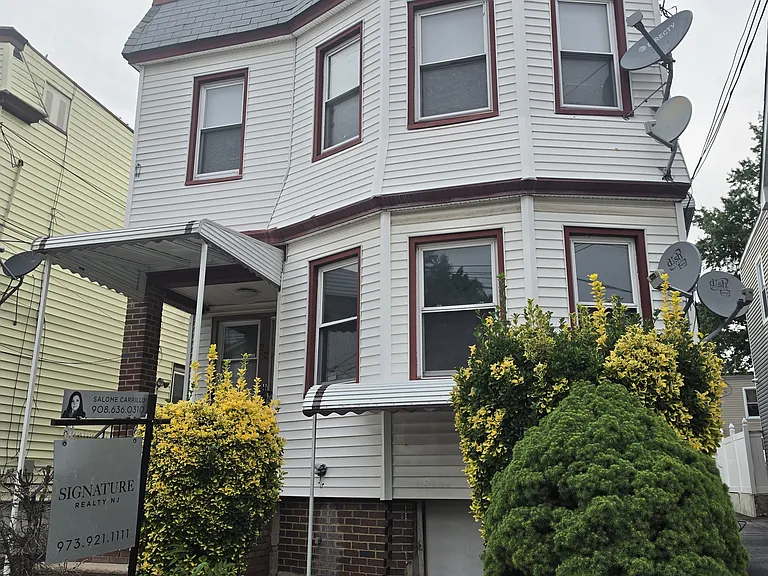 22 Melville Pl #1 — Photo 1