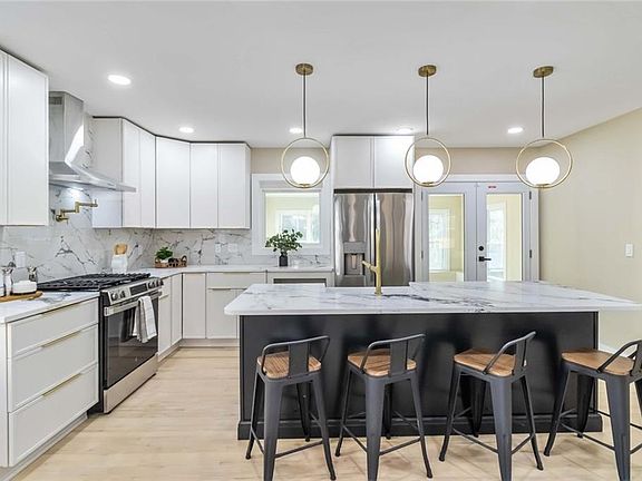 5th image of 2338 Greenglade Rd NE