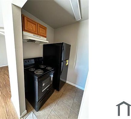3rd image of 410 NW 36th St #203