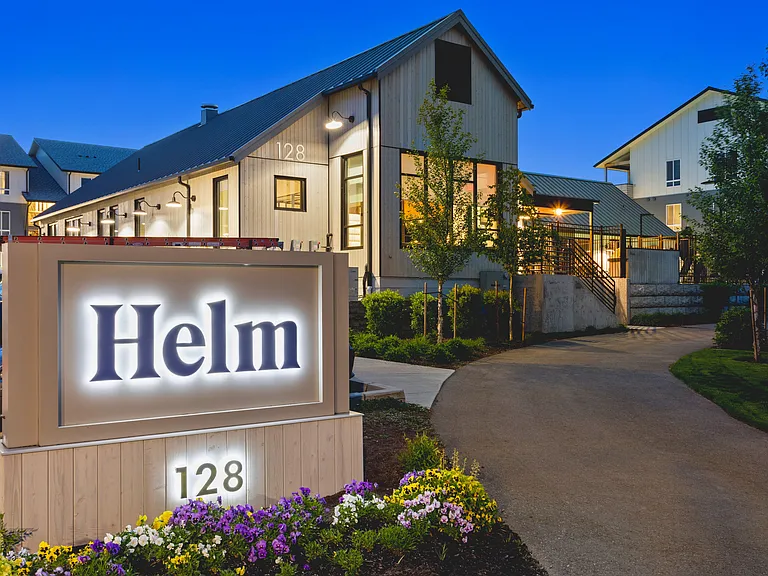 Helm — Photo 24