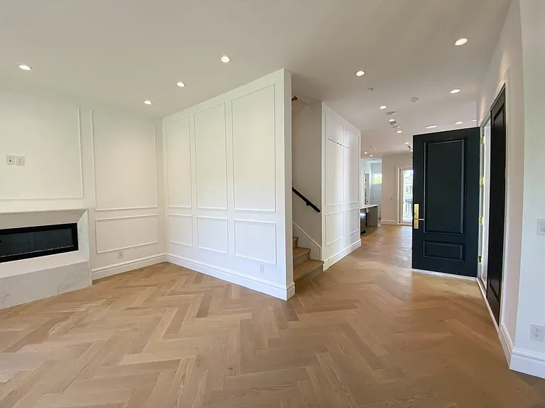 1368 W 43rd Ave #UPPER — Photo 3