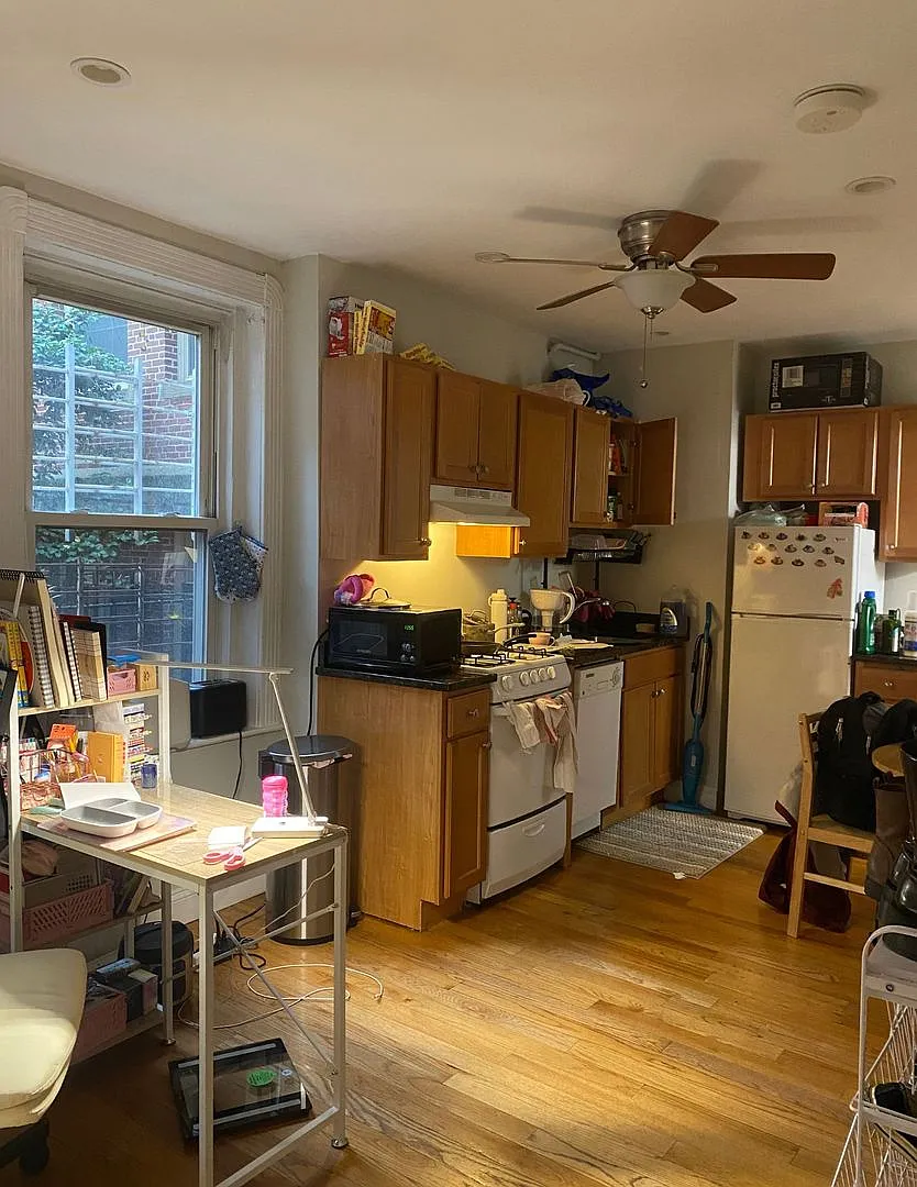 Great 2 bedroom Available 6/1 — Photo 1