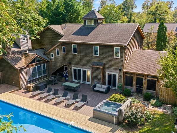 10299 Ward Ave, Union Pier, MI 49129