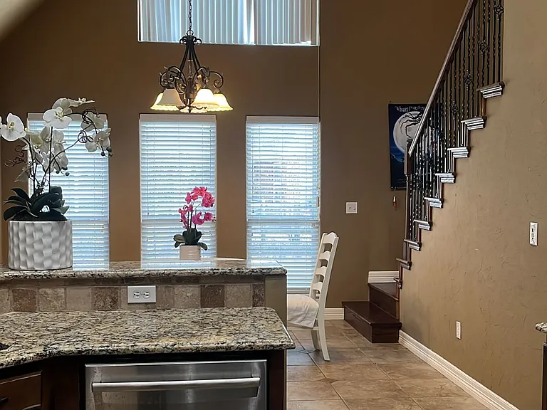 4301 N Poplar Ave — Photo 6
