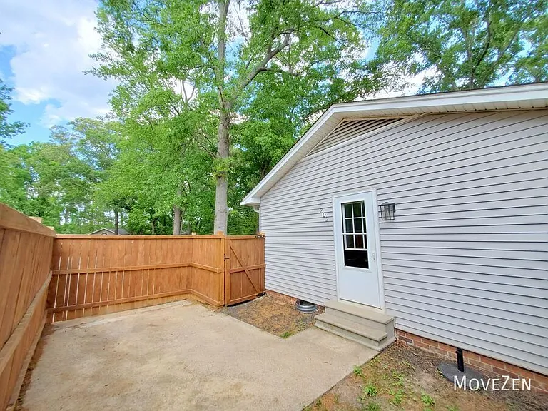 202 Newgate Dr — Photo 2