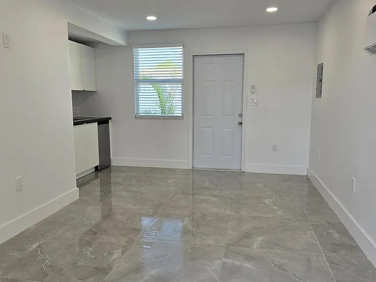 4648 SW 24th Ave #2 — Photo 5
