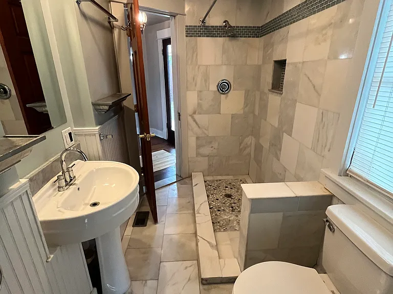 2263 Gilmore St — Photo 35
