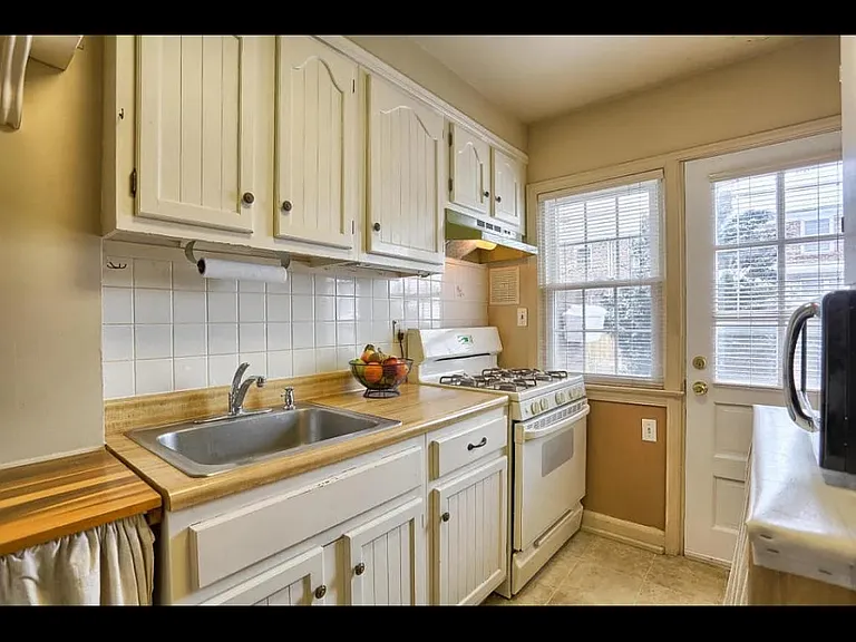563 E Frederick St — Photo 6