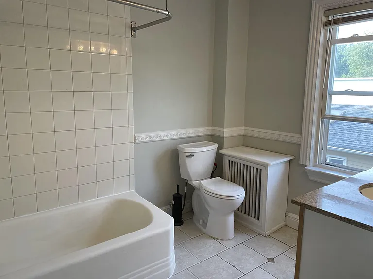 9 Royal Ave — Photo 14