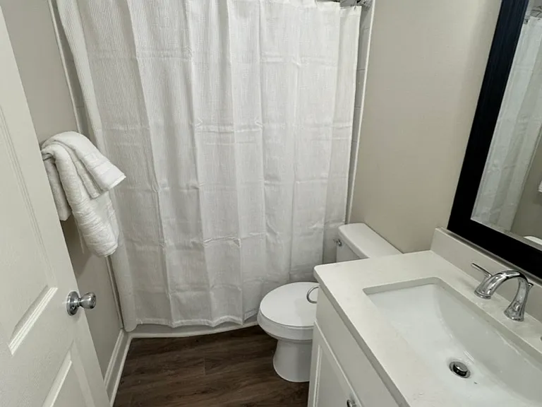 621 Green St #D — Photo 7