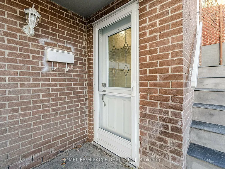 18 Prouse Dr — Photo 2