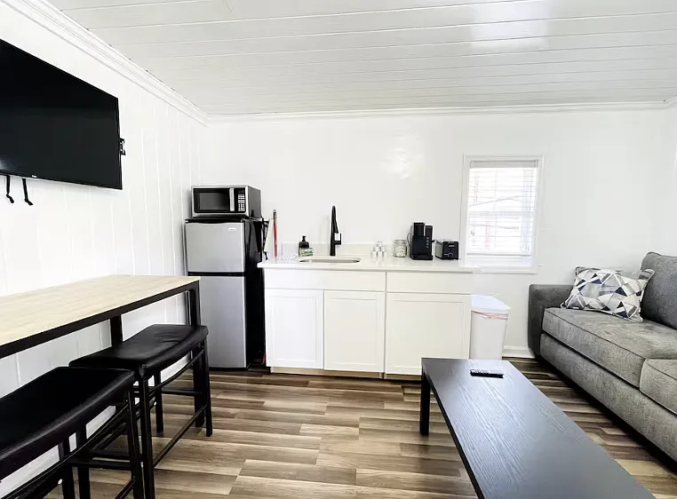 Studio, 750 sqft, $1,100 — Photo 4