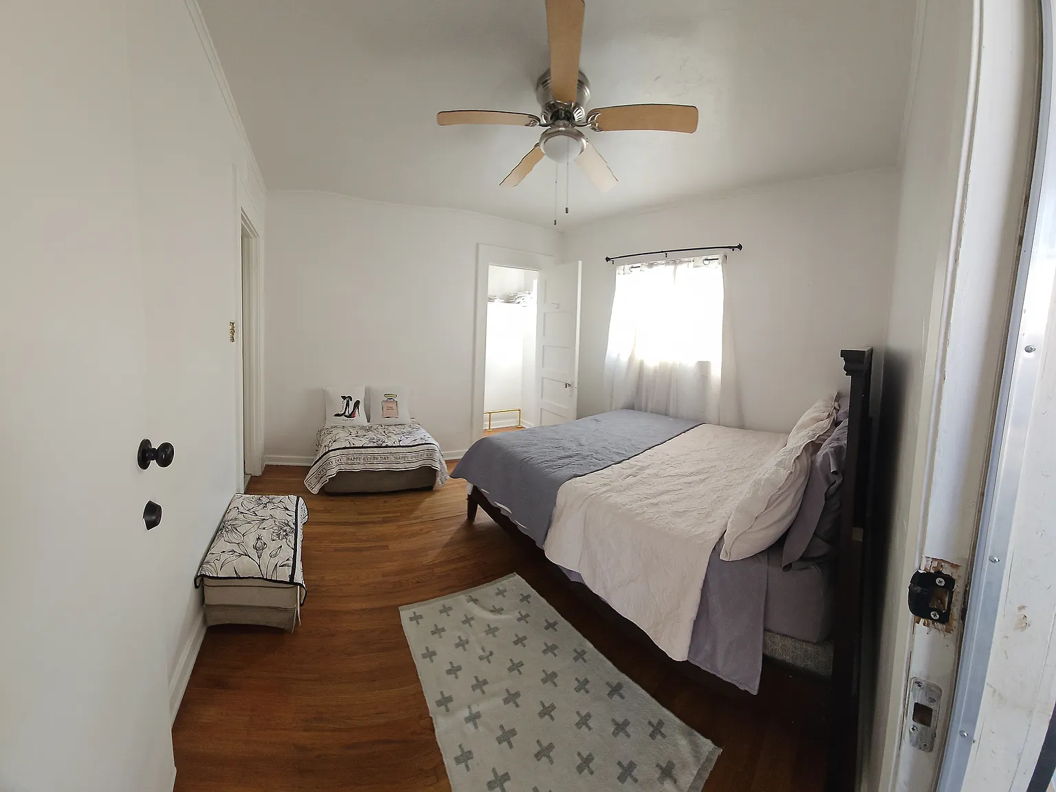 1 bed, 110 sqft, $1,200 — Photo 2