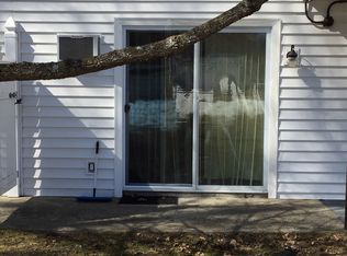 25 Keegan Ln APT 1A, Greenfield, MA 01301