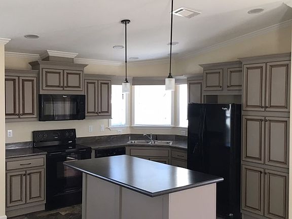 Open kitchen w/islander