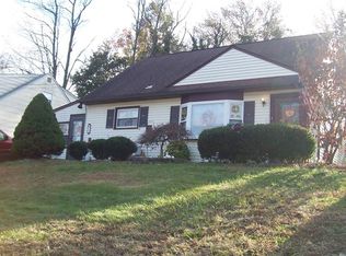 10 Kendall Dr, Parlin, NJ 08859