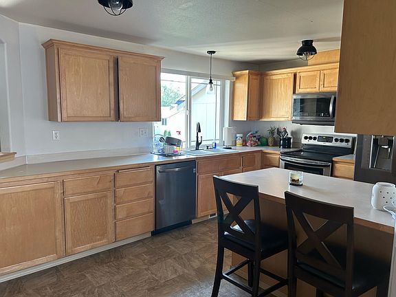 5th image of 1621 198th Street Ct E