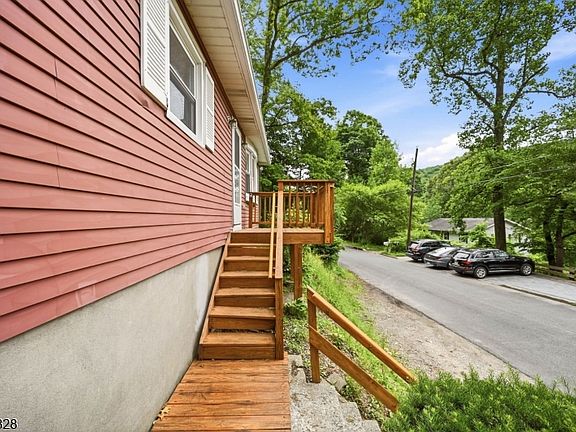 3rd image of 48 E Shore Dr