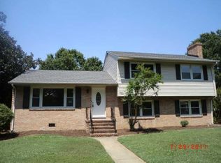 1212 Canterbury Ln, Colonial Heights, VA 23834