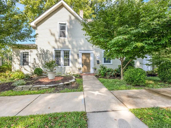 129 Darst Rd, Saint Louis, MO 63135