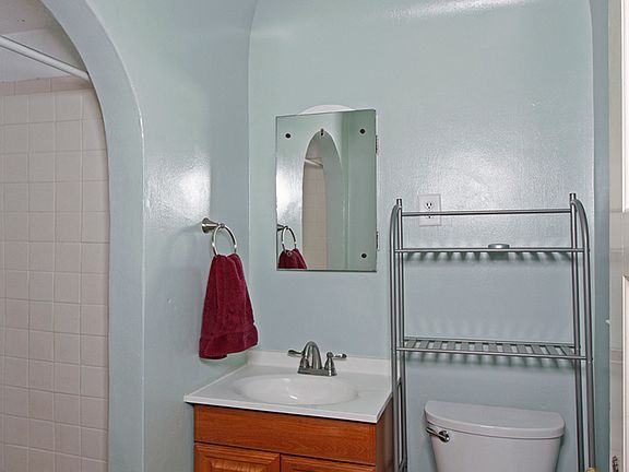 4th image of 205 E Dennett Ave
