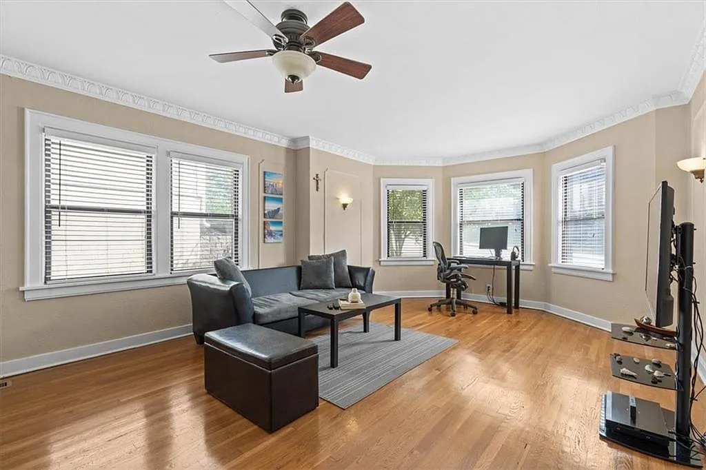4500 Broadway St — Photo 3