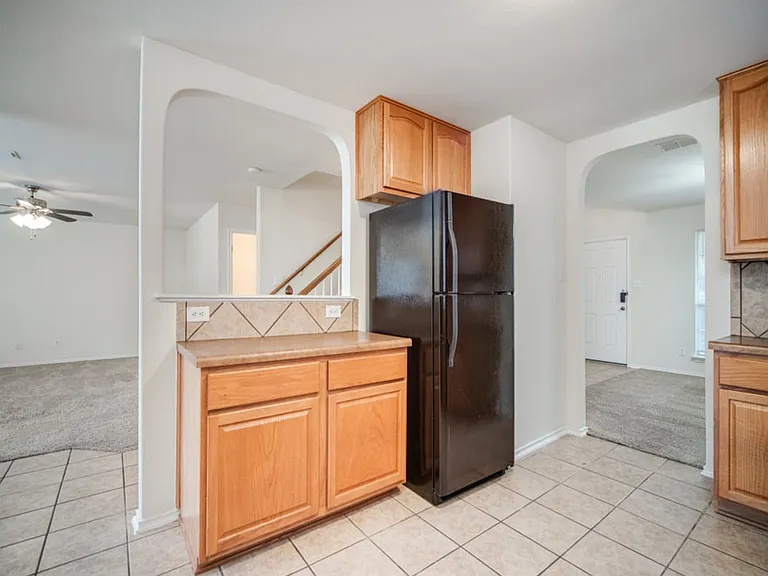 415 Diana Dr — Photo 6