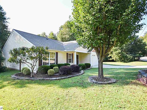4th image of 42 Ayersdale Dr