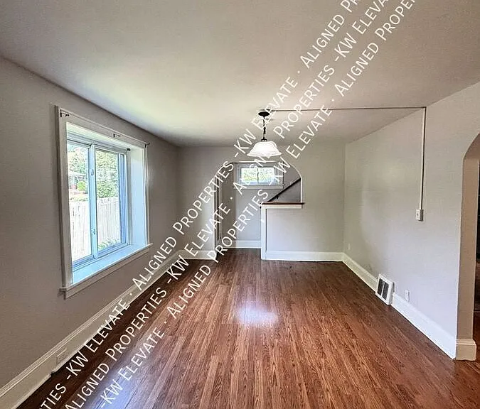 1491 Beardsley St — Photo 3
