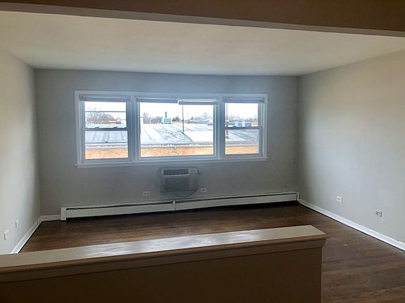 3rd image of 4438 Prescott Ave APT 4C