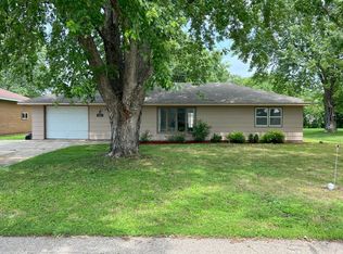 231 4th St SE, Glenville, MN 56036